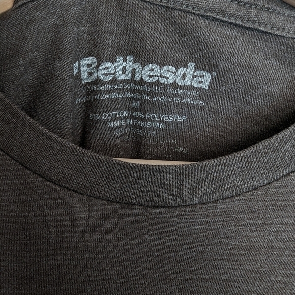 Bethesda Fall Out Graphic Print Tee Medium Brown short sleeve - Picture 5 of 6